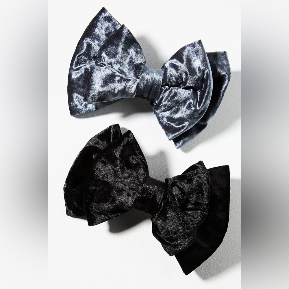 Anthropology velvet Hair Bow Set - Black and Gray
Full size bath and body works